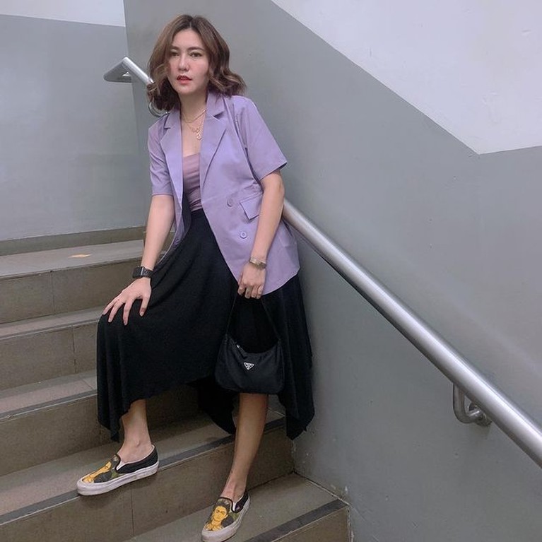 7 Potret Irena Fabiola Istri Sah Pria yang Diduga Dekati Thalita Latief Nama Irena Fabiola sedang jadi sorotan karena suaminya diduga dekati Thalita Latief. Yuk kita intip potret Irena!