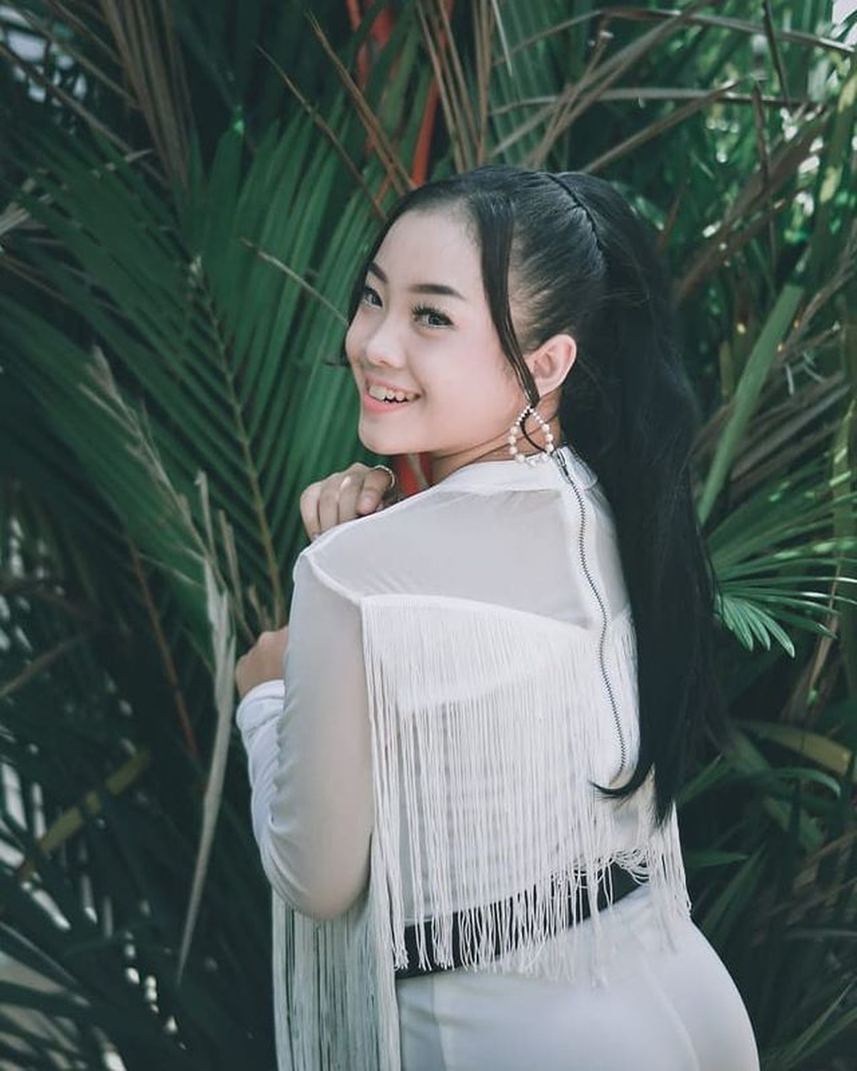 Nassar membuat heboh usai kedapatan mendekati gadis yang lebih mudah 15 tahun darinya&period; Yuk kita intip potret Findi&excl;