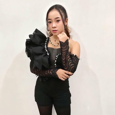 7 Potret Pedangdut Findi Artika, Gadis 19 Tahun yang Didekati Nassar