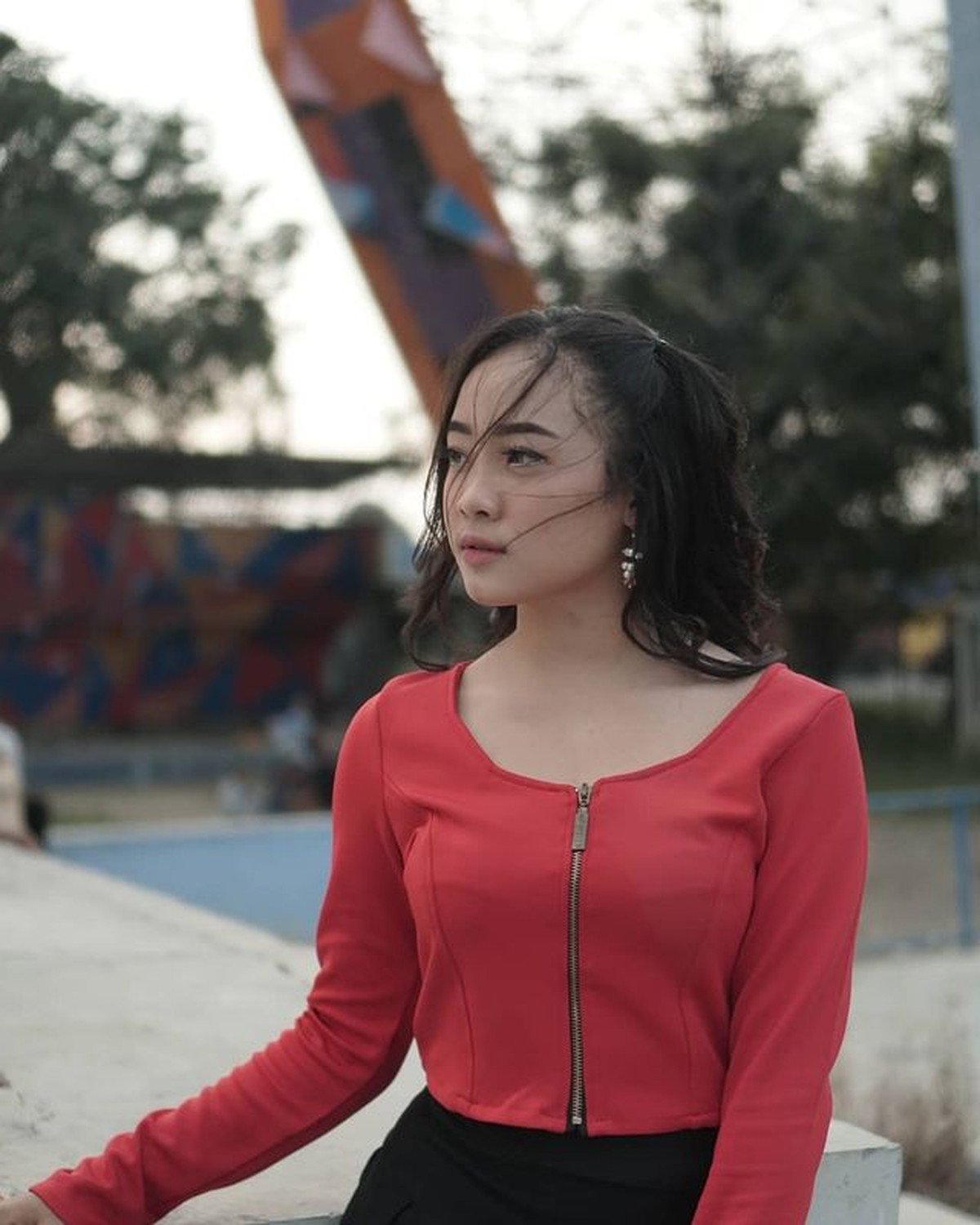 Nassar membuat heboh usai kedapatan mendekati gadis yang lebih mudah 15 tahun darinya&period; Yuk kita intip potret Findi&excl;