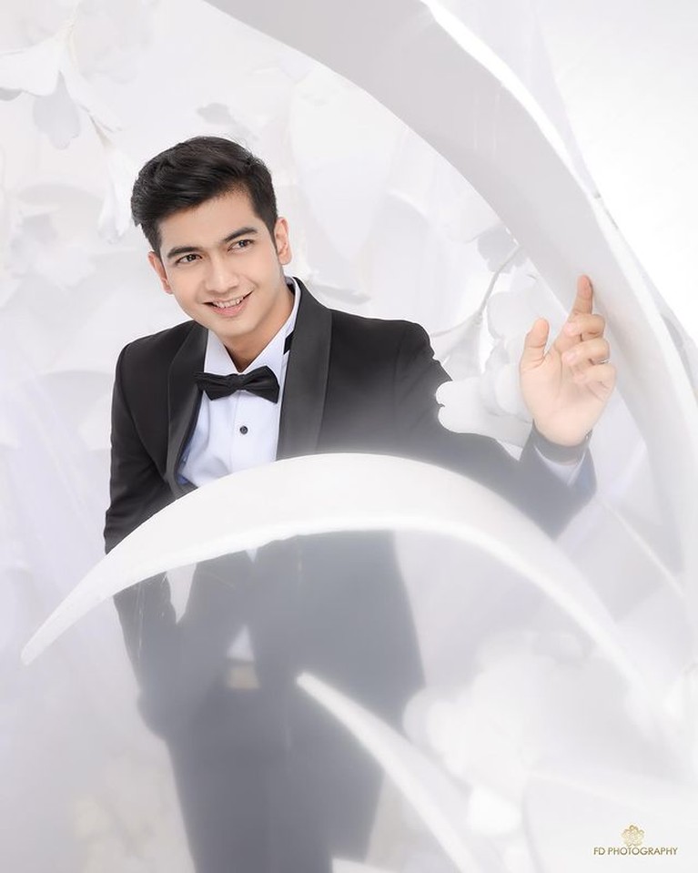 8 Gaya Prewedding Ria Ricis & Teuku Ryan Nuansa Putih Bak Negeri Dongeng Ria Ricis dan Teuku Ryan akan melangsungkan pernikahan bulan depan atau November 2021. Yuk intip potret prewedding mereka!
