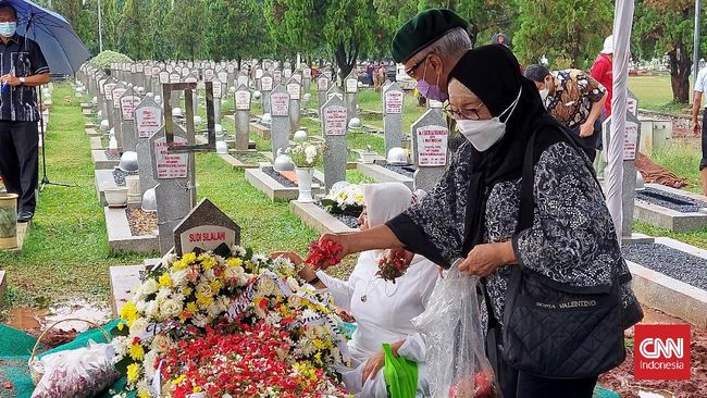 Anak Kenang Sudi Silalahi: Orang yang Keras Berpegang Agama Anak ketiga Eks Mensesneg mengenang Sudi Silalahi sebagai orang yang taat pada agama dan pekerja keras.
