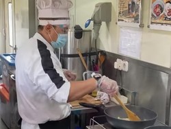 Asyik! KAI Sediakan Fasilitas Live Cooking di Kereta Jarak Jauh