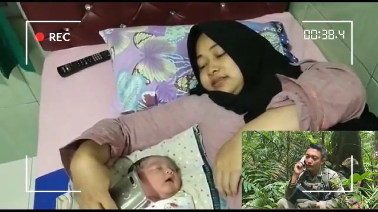 Brimob Ipda Rano Aprilianto dan Keluarga