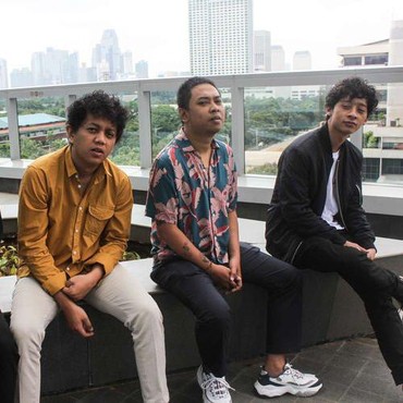 Lirik Lagu Tiffany - Coldiac