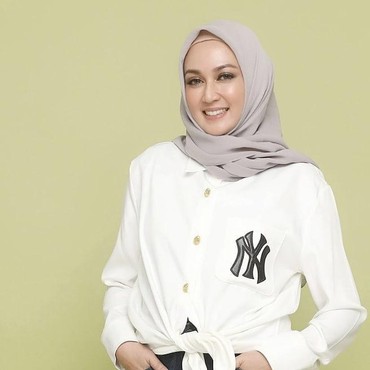 Ini Syarat Bila Mau Jadikan Dina Lorenza sebagai Istri Kedua