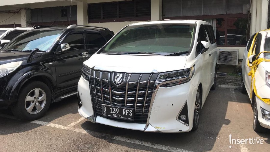 Diperiksa Terkais Pelat RFS, Rachel Vennya Bawa Mobil yang Berbeda