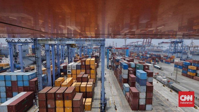 Badan Pusat Statistik (BPS) mencatat secara total komponen pengeluaran ekspor barang dan jasa terkontraksi 2,75 persen (year-on-year/yoy) pada kuartal II 2023.
