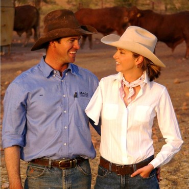 Petani Wanita Hidup Bahagia tanpa 2 Tangan, Beruntung Punya Suami Setia