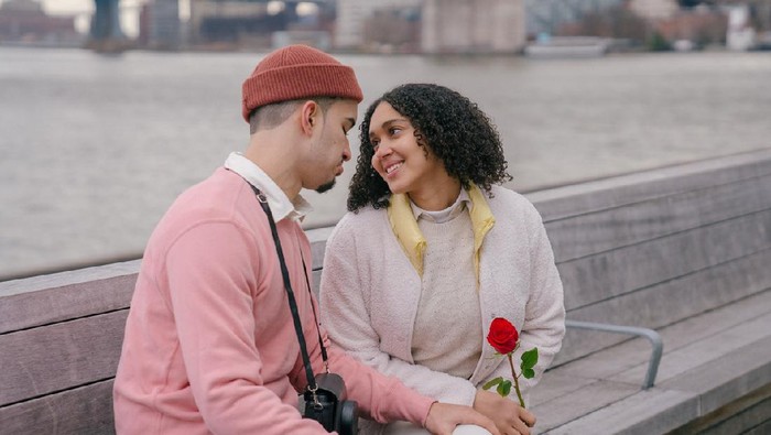 Bukan Malah Putus, Ini Cara Mengatasi Hubungan yang Terasa Hambar dan Semakin Membosankan