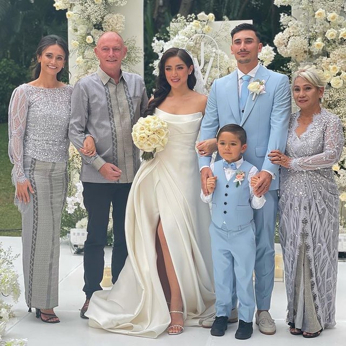 Di hari pernikahan Jedar dan Vincent sosok perempuan bernama Elize Maria mencuri perhatian&period; Yuk kita intip potret kakak Vincent ini&excl;