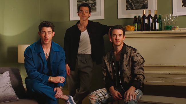 Jonas Brothers Family Roast akan menjadi acara komedi roasting keluarga pertama di Netflix yang akan dipandu oleh Kenan Thompson.