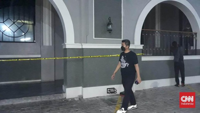 Restoran Holywings Semarang ditutup selama sebulan karena melanggar PPKM Level 1 terkait jam operasional.