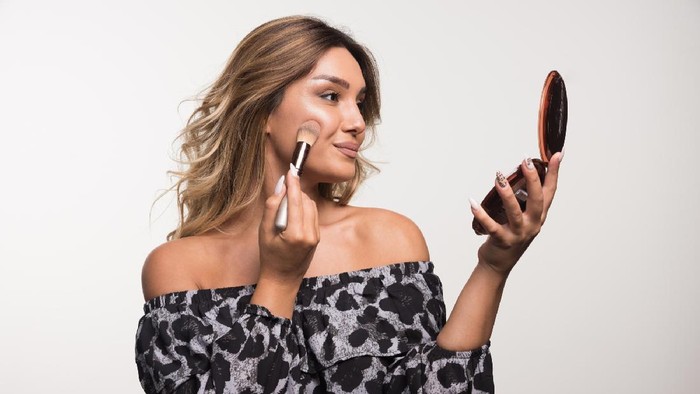 Nggak Banyak yang Tahu! Simak Tips Makeup untuk Mencegah Foundation Oksidasi dari Ahlinya