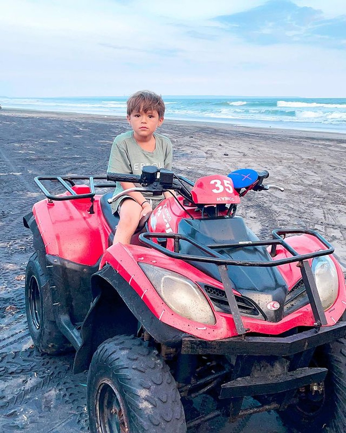 El Barack menjadi sorotan usai videonya menangis terharu di pernikahan Jedar dan Vincent beredar di media sosial&period; Yuk intip potretnya&excl;