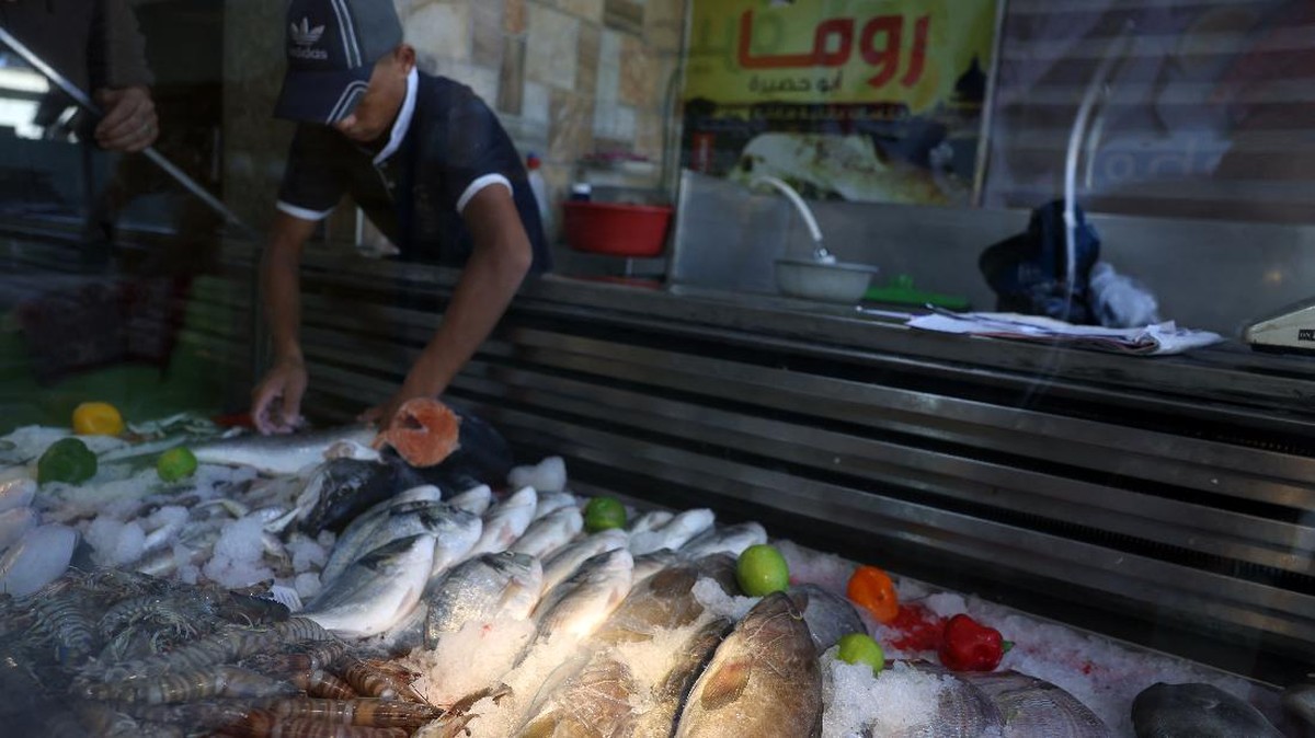 FOTO: Mencicipi Kuliner Makanan Laut di Gaza