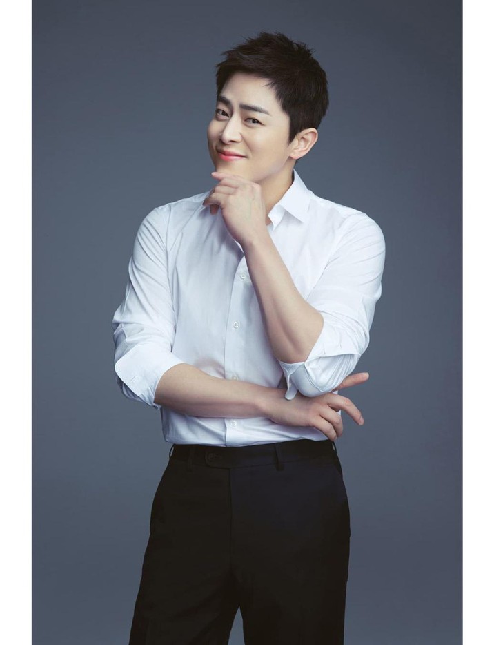 Penonton drama serial Hospital Playlist, pasti itulah sosok Jong Jung Suk yang menarik banyak perhatian penonton ini. Eits, aktor satu anak ini sudah berumur 40 tahun lho, dan sebentar lagi akan menginjak umur 41./ Foto: instagram.com/jojungsuk_fanpage
