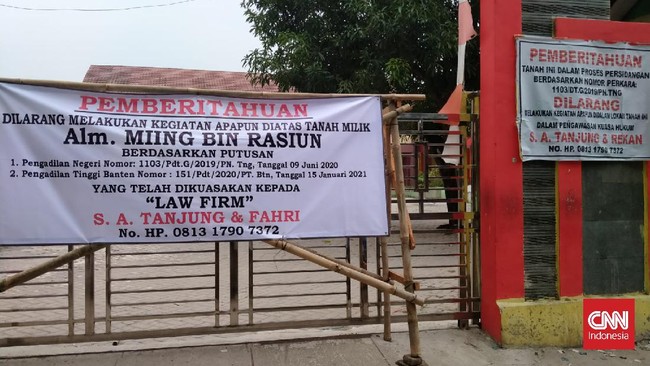 Pembelajaran tatap muka di SDN Kiara Payung, Kabupaten Tangerang, batal digelar lantaran gedung disegel pihak yang mengklaim ahli waris lahan.