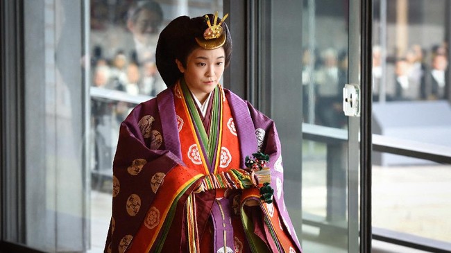 Putra Mahkota Jepang, Akishino, mengkritik media yang memberitakan rumor mengerikan terkait pertunangan mantan Putri Jepang, Mako Komuro.