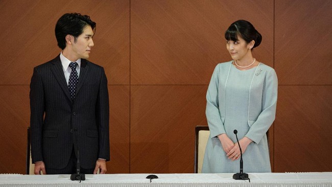 Mako Komuro yang dulu dikenal sebagai Putri Mako dari Jepang berangkat ke Amerika Serikat pada Minggu (14/11) bersama suaminya, Kei Komuro.