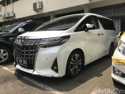 Bekas Lem Ditemukan di Alphard Putih Rachel Vennya