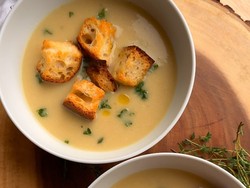 Resep Sup Krim Pakai 60 Siung Bawang Putih yang Creamy Wangi