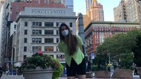 <p>Karier Stephanie Poetri terus berkembang nih, Bunda. Ia juga mulai merintis karier di luar negeri lho. (Foto: Instagram @stephaniepoetri)</p>