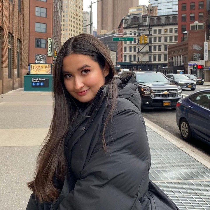 <p>Nama Stephanie Poetri melejit saat mengeluarkan lagu berjudul I Love You 3000. Wanita berdarah campuran Indonesia-Amerika ini menulis sendiri lirik lagu tersebut. (Foto: Instagram @stephaniepoetri)</p>
