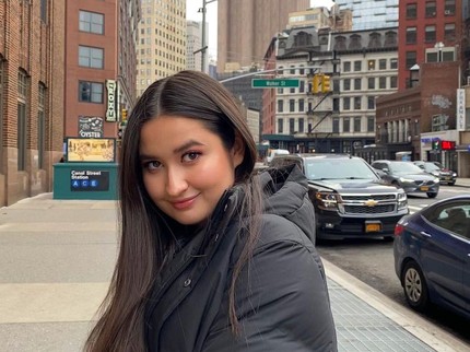 7 Potret Stephanie Poetri, Anak Titi DJ yang Jadi Penyanyi di AS