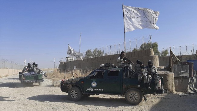 Pasukan Iran dan Taliban terlibat bentrok di perbatasan Iran pada Minggu (31/7).
