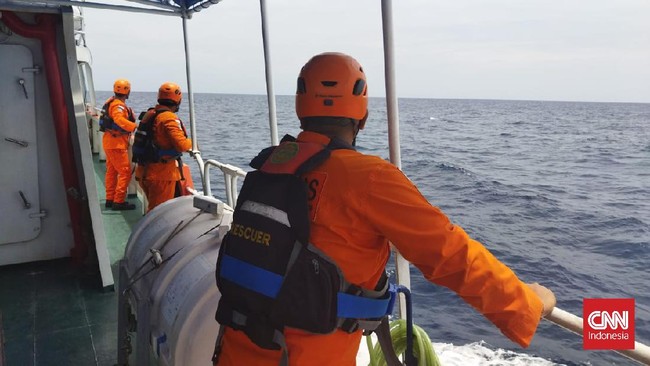 Basarnas Bali terus mencari sembilan ABK KM Liberty 1 yang dilaporkan tenggelam di perairan utara Bali. Sementara enam orang ABK lainnya selamat.