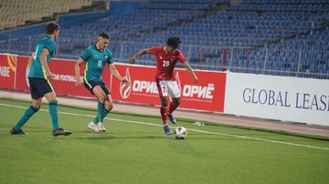 Timnas Indonesia U-23 kalah 2-3 dari Australia di Kualifikasi Piala Asia U-23 di Stadion Republican Central. Witan Sulaeman cetak gol ciamik untuk Timnas U-23.