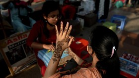 9 Cara Menghilangkan Henna di Kulit dengan Mudah dan Cepat