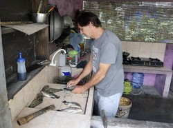5 Bule Ini Betah Tinggal di Desa Indonesia, Sampai Ada yang Jadi Tukang Ikan