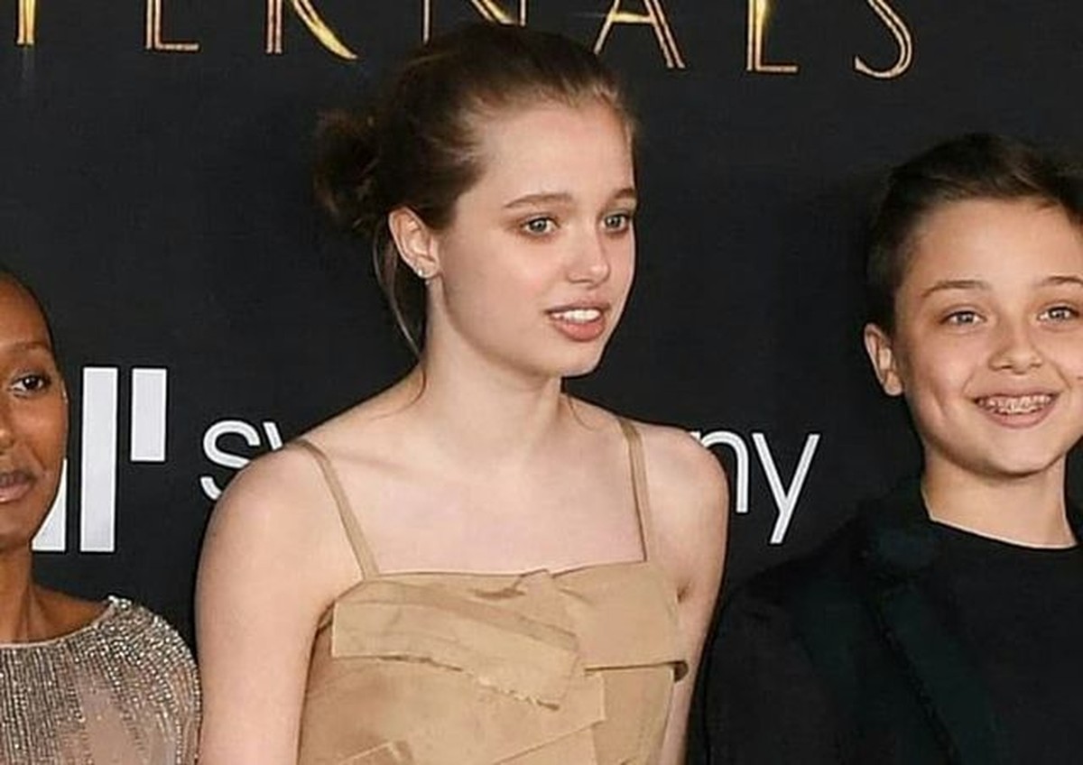 Gaya Angelina Jolie Bareng Anak-anaknya di Karpet Merah Film 'ETERNALS'