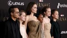 Gaya Angelina Jolie Bareng Anak-anaknya di Karpet Merah Film 'ETERNALS'