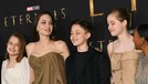 Gaya Angelina Jolie Bareng Anak-anaknya di Karpet Merah Film 'ETERNALS'