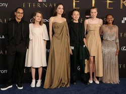 6 Gaya Angelina Jolie Bareng Anak-anaknya di Karpet Merah Film 'Eternals'