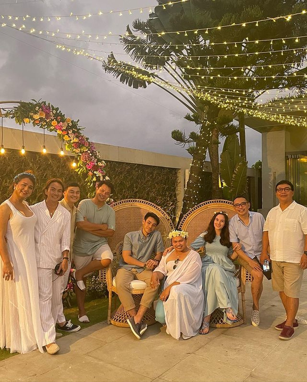 Chelsea Islan sedang diliputi rasa bahagia usai dilamar oleh sang kekasih&comma; Rob Clinton Kardinal pada Selasa &lpar;26&sol;10&rpar;&period; Yuk intip&excl;