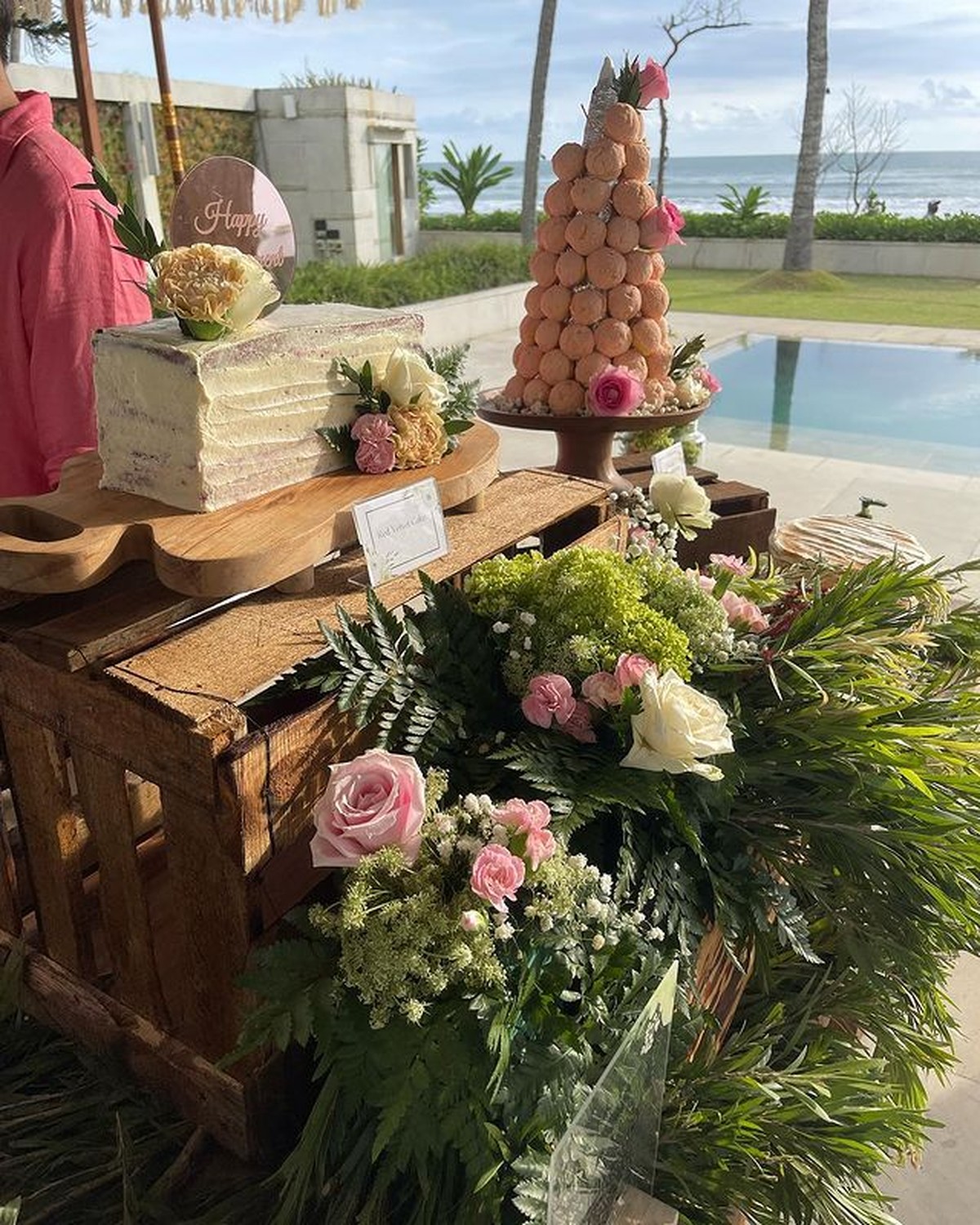 Chelsea Islan sedang diliputi rasa bahagia usai dilamar oleh sang kekasih&comma; Rob Clinton Kardinal pada Selasa &lpar;26&sol;10&rpar;&period; Yuk intip&excl;