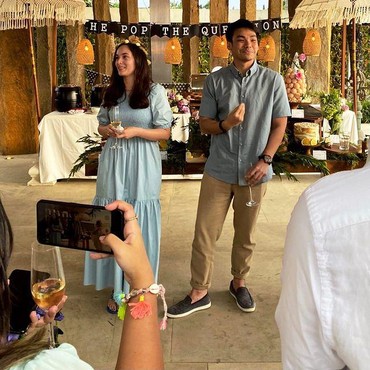 7 Momen Romantis Chelsea Islan Dilamar Sang Kekasih Rob Clinton Kardinal