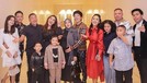 Momen langka keluarga Anang Hermansyah dan keluarga Krisdayanti kumpul makan malam bareng&period; Yuk intip&excl;