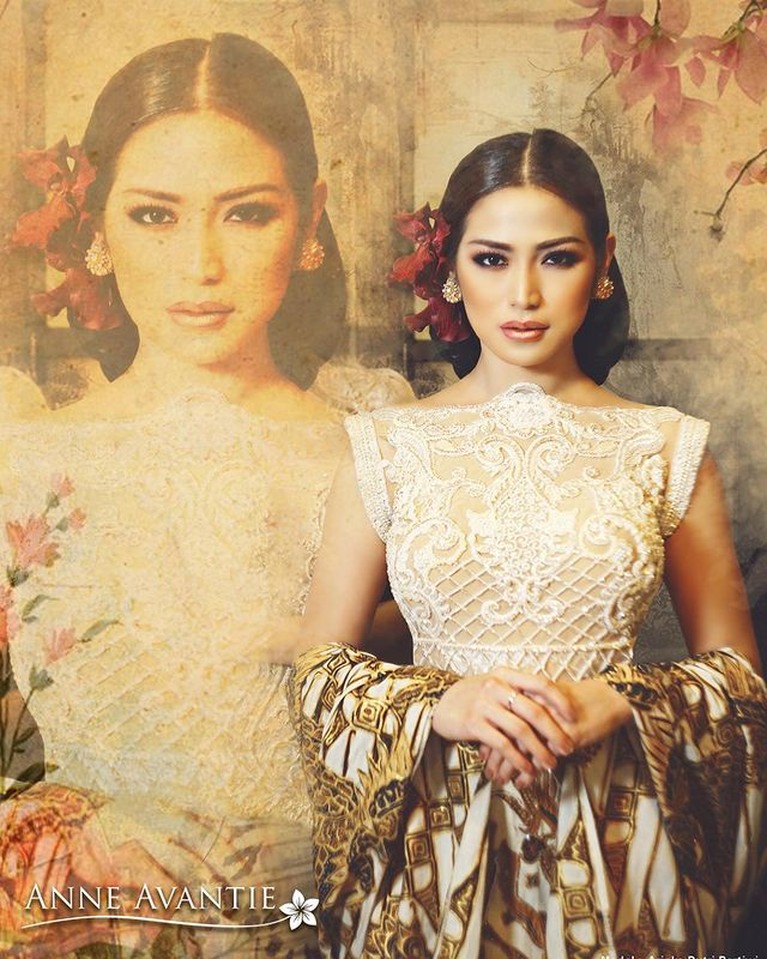 8 Potret Kebaya yang Gagal Dipakai Oleh Jessica Iskandar Potret Kebaya yang Gagal Dipakai Oleh Jessica Iskandar