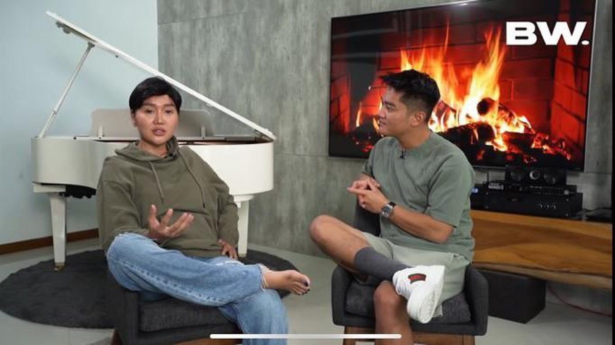 Lucinta Luna bikin heboh publik karena membuat sebuah pengakuan mengejutkan di YouTube Boy William&period; Yuk intip potretnya&excl;