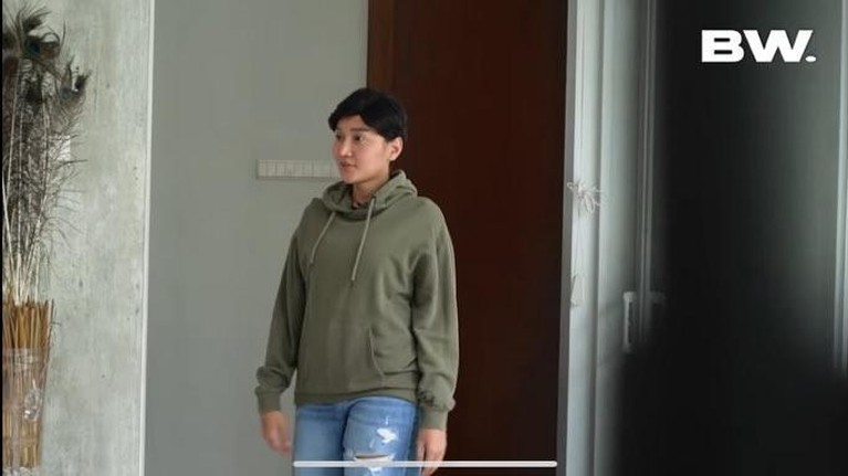 8 Potret Lucinta Luna Saat Ngaku Dirinya Muhammad Fatah Lucinta Luna bikin heboh publik karena membuat sebuah pengakuan mengejutkan di YouTube Boy William. Yuk intip potretnya!