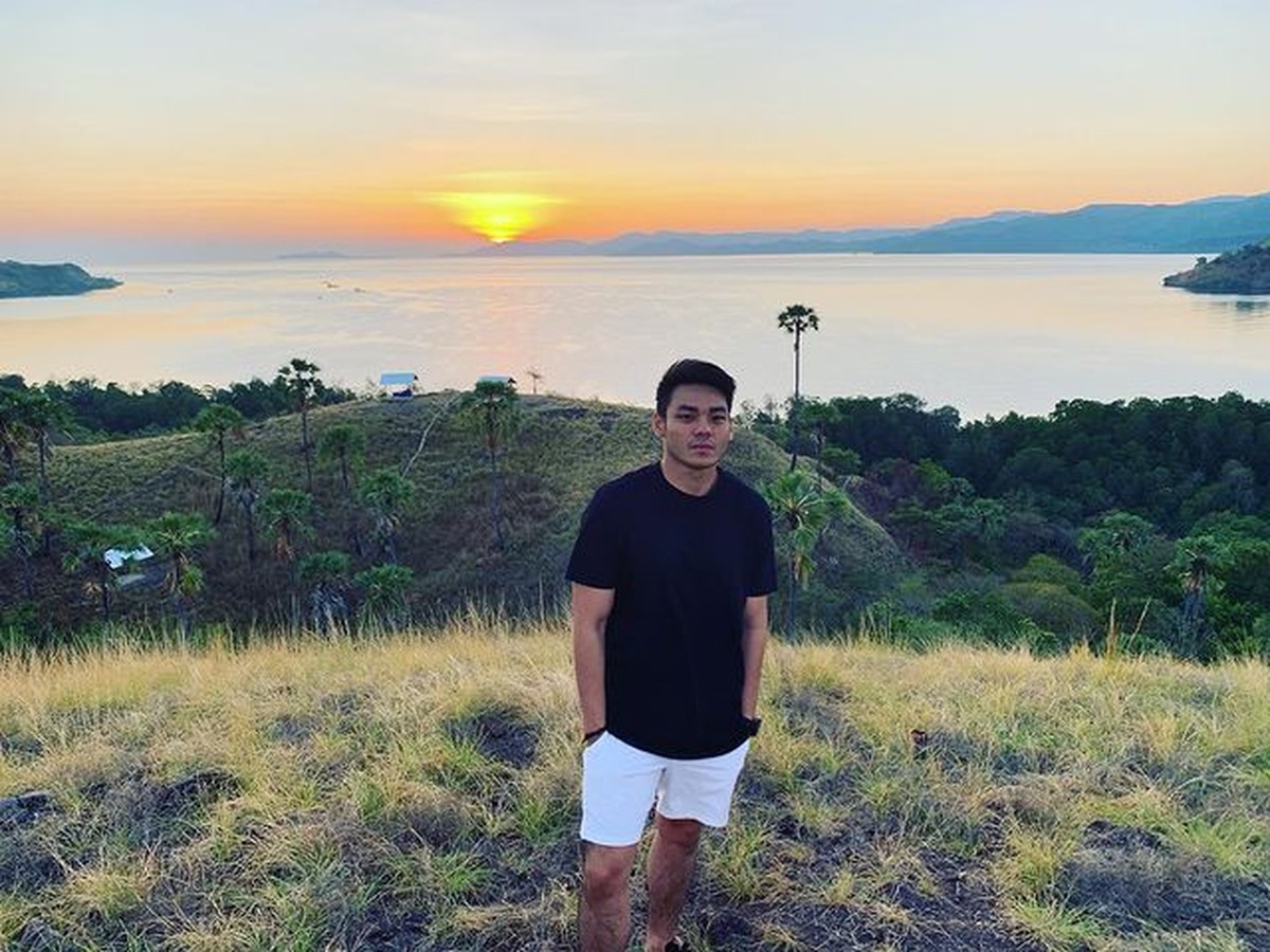 Potret Rob Clinton Kardinal Calon Suami Chelsea Islan