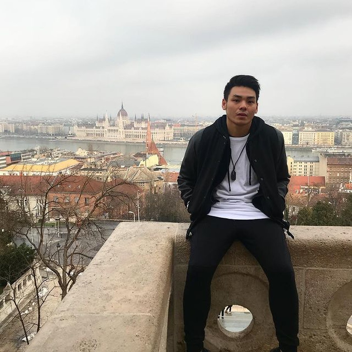 Potret Rob Clinton Kardinal Calon Suami Chelsea Islan