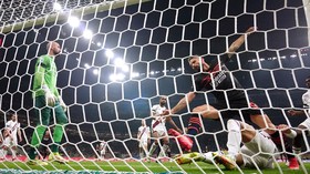 FOTO: AC Milan Bahagia di Puncak Serie A