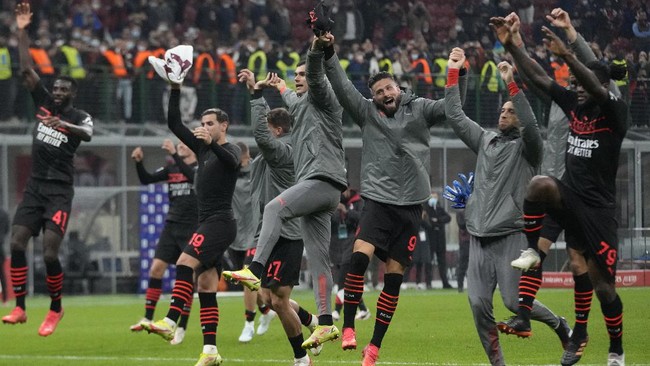 Olivier Giroud berhasil membawa AC Milan ke puncak klasemen Liga Italia setelah mencetak gol tunggal ke gawang Torino.