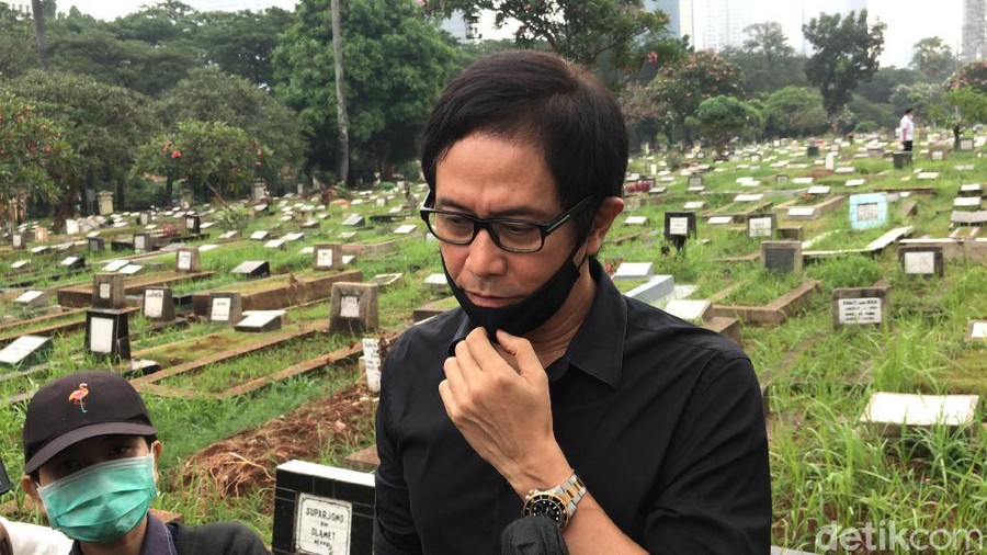 Addie MS Menangisi Kepergian Oddie Agam Addie MS Menangisi Kepergian Oddie Agam